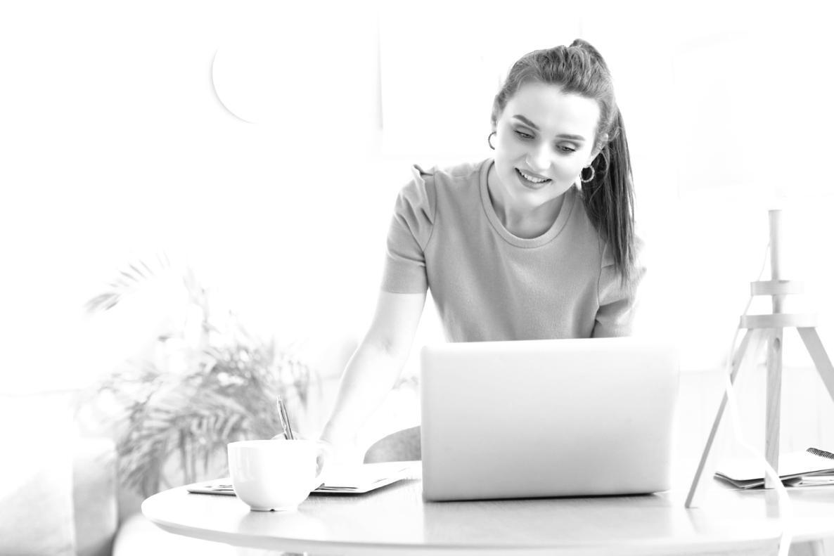 Equipo revisando estrategias de optimización web