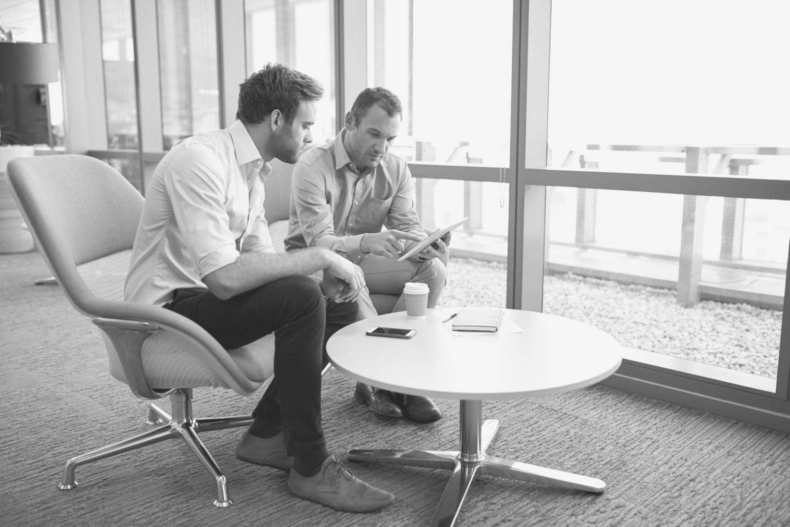 Equipo de soporte respondiendo consultas sobre seminarios SEO